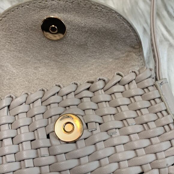 H&M HM Women’s Beige Small Smart Phone Crossbody Bag snap closure One Size - Picture 2 of 4